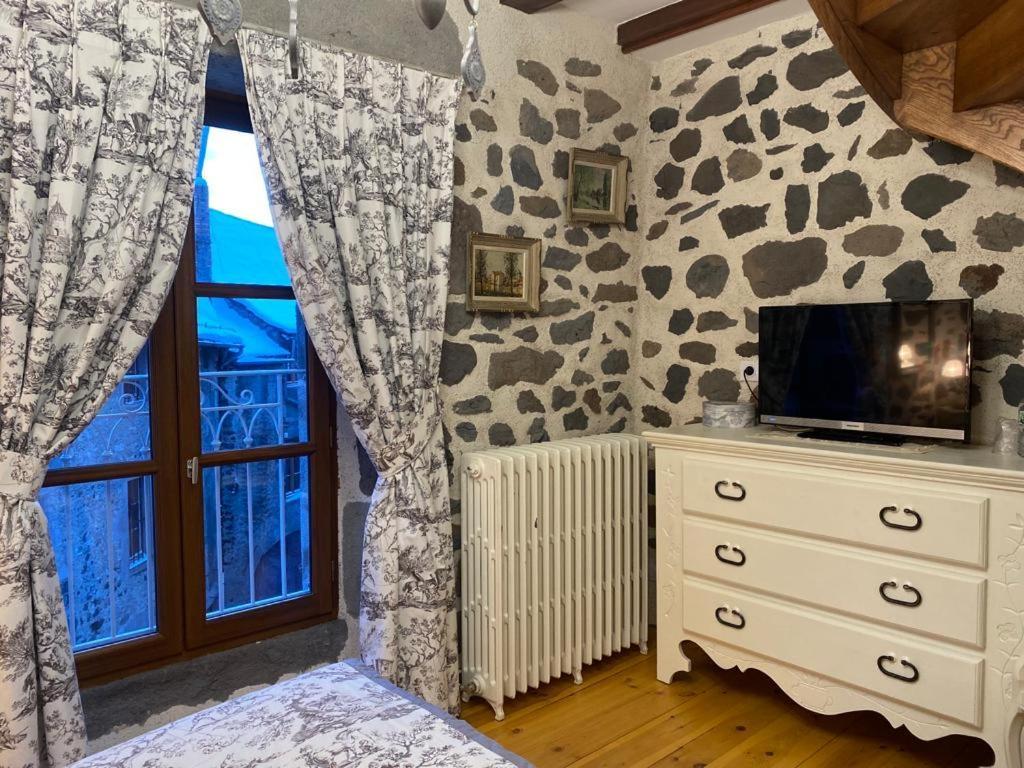 L'Escale De Camille Hotel Murat  Kültér fotó