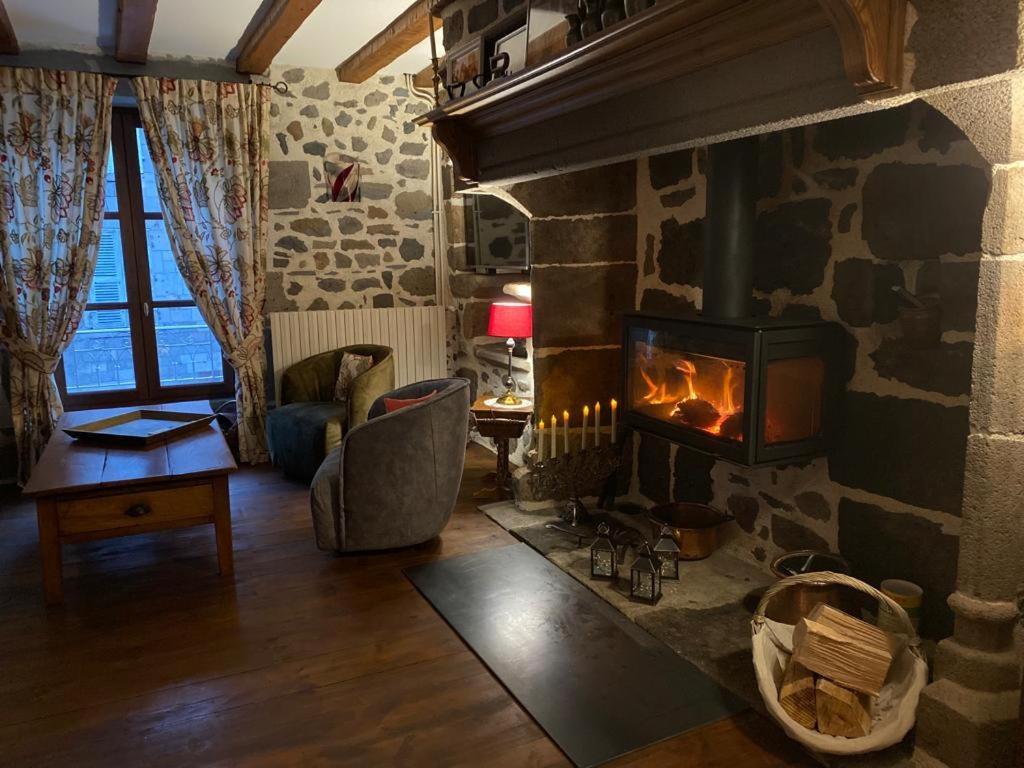 L'Escale De Camille Hotel Murat  Kültér fotó