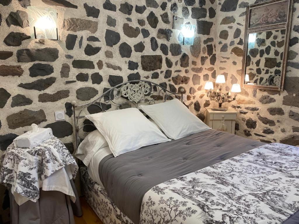 L'Escale De Camille Hotel Murat  Kültér fotó